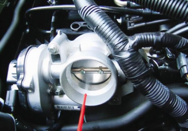 節氣門上殘留機油是怎麼回事?正常嗎? 節氣門上殘留機油是怎麼回事?正常嗎?