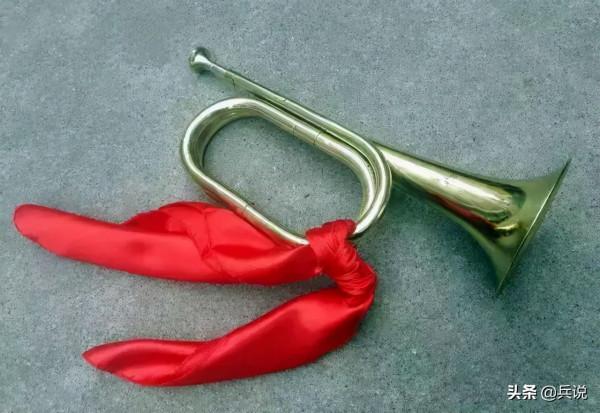 志願軍連長被英軍刺穿胸膛,說不出話,抱著司號員示意堅守 志願軍連長被英軍刺穿胸膛,說不出話,抱著司號員示意堅守