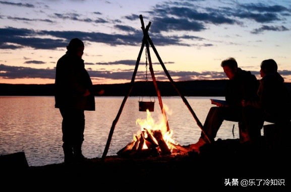 3個演員僅拍14天的小成本電影，竟被好萊塢高價買走！國產科幻片