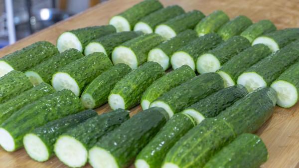 12道家常菜的做法，6熱菜，4冷盤，2湯，簡單易學，適合上班族