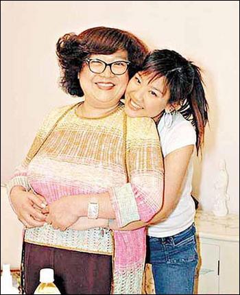 同樣是鄭少秋的女兒，沈殿霞和官晶華的女兒一對比，差距就出來了