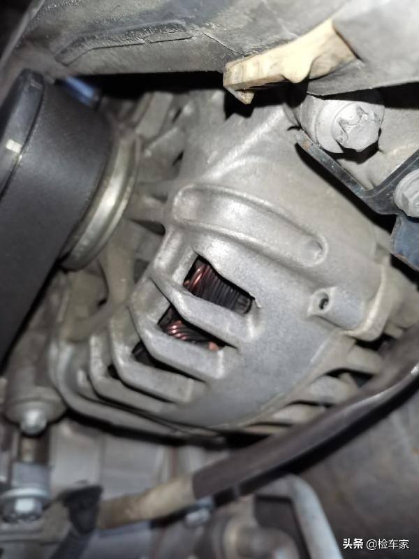 9萬塊買輛12年的法系跑車，小哥上來就砍價1萬，賣家：成交