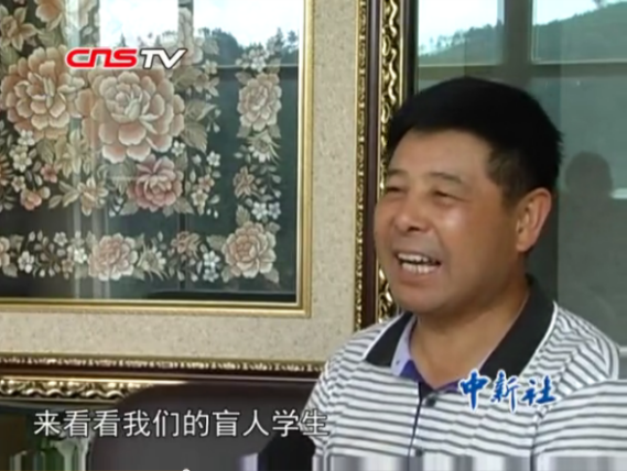 盲人歌手劉賽：24歲獲星光大道總冠軍，軍人丈夫願意捐獻眼睛