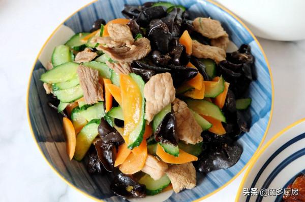 媽媽每天換著花樣給孩子做飯，有葷有素營養健康，孩子愛吃身體棒