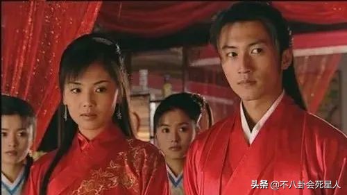 同一部劇中穿相同衣服的對比：楊冪美過佟麗婭，趙麗穎更勝一籌