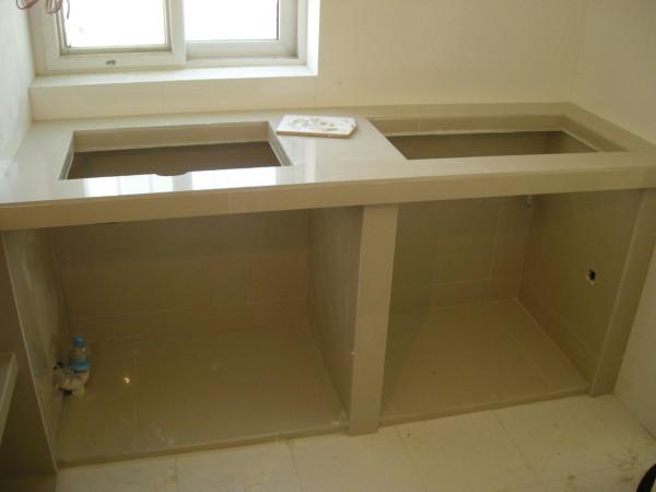 越來越多人不裝櫥櫃，用水泥直接砌築，看似實用，聰明反被聰明誤