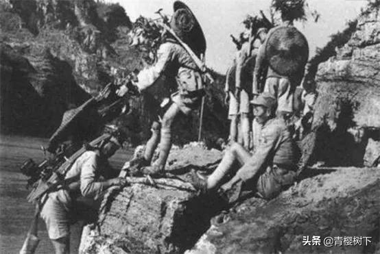 中央紅軍長征後，留守蘇區的10位領導人都有誰？僅有一人活到建國