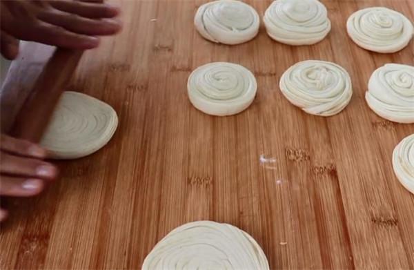 想吃金絲餅不用排隊買了，教你個簡單實用的方法，在家就能做