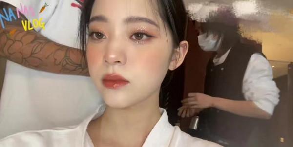 歐陽娜娜終於出爆火的“千金妝”教程了!素顏懟臉拍,妝容全曝光 歐陽娜娜終於出爆火的“千金妝”教程了!素顏懟臉拍,妝容全曝光
