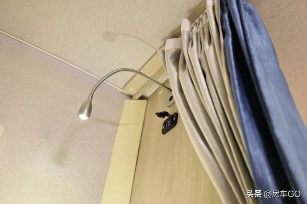 適合4-6人旅行的高配房車,標配820Ah電池+柴暖,可以四季出行 適合4-6人旅行的高配房車,標配820Ah電池+柴暖,可以四季出行