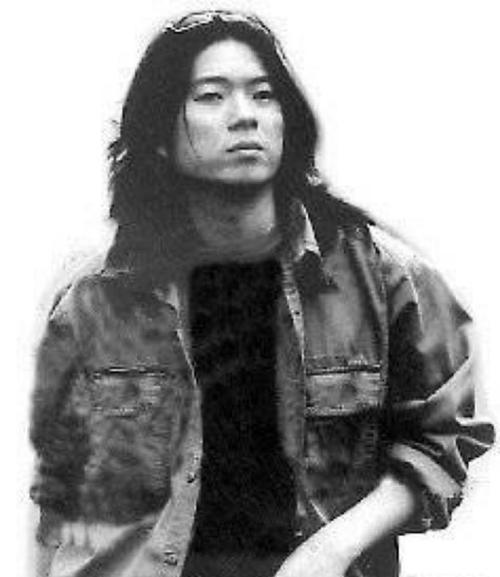 張楚：魔巖三傑的“倖存者”，事業巔峰患上抑鬱，53歲無妻無子