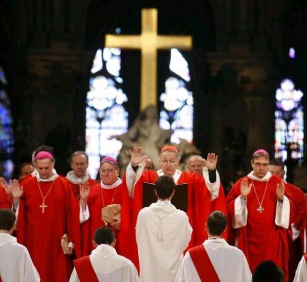 一位醫生因糟糕的防腐處理，而導致教宗庇護十二世的屍體爆炸