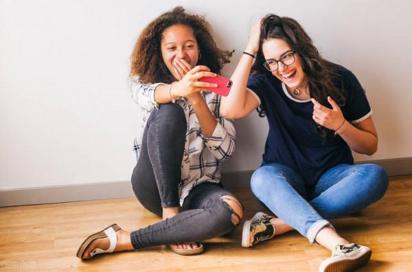 執拗大叔2022豪擲4000大洋購全新iPhone6，只因7年前被嘲笑買不起