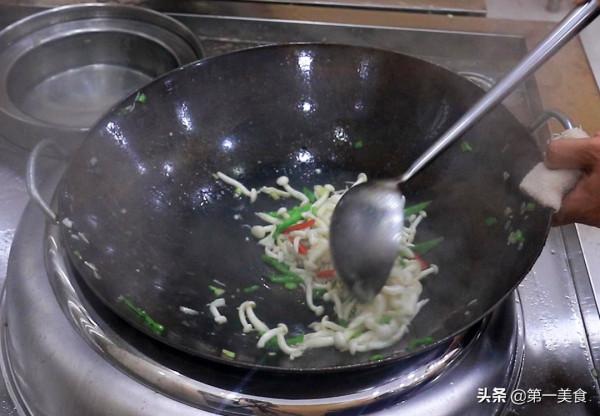 白玉菇怎麼做最美味?廚師長教你烹飪技巧,鮮嫩爽滑,香辣入味 白玉菇怎麼做最美味?廚師長教你烹飪技巧,鮮嫩爽滑,香辣入味