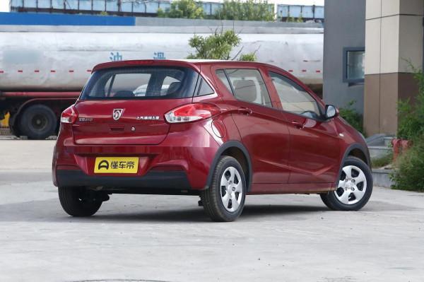 寶駿310：外觀小巧時尚，搭載1&period;2L&plus;5MT動力，百公里耗油5&period;1L