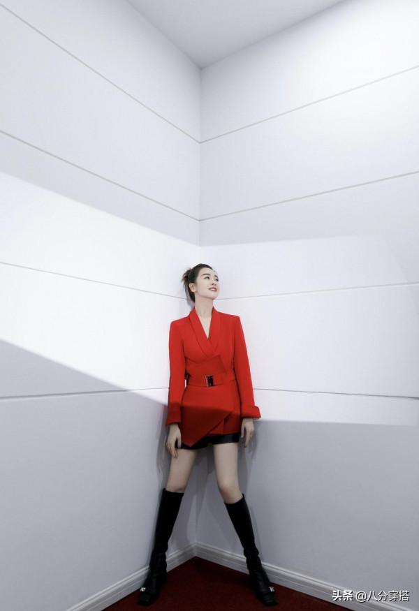 左小青真不愧是“闊太”,穿紅絲絨連衣裙凸顯小蠻腰,高挑時髦 左小青真不愧是“闊太”,穿紅絲絨連衣裙凸顯小蠻腰,高挑時髦