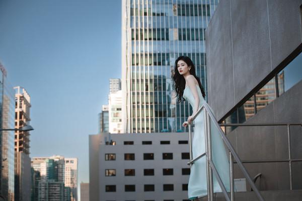 白鹿出席全球外交官中國文化之夜 流光禮裙盡顯浪漫優雅