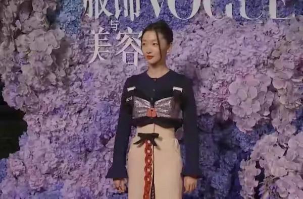 時尚盛宴紅毯！楊冪的身材絕了宋佳吃成包子臉，沒有比童瑤更敢穿