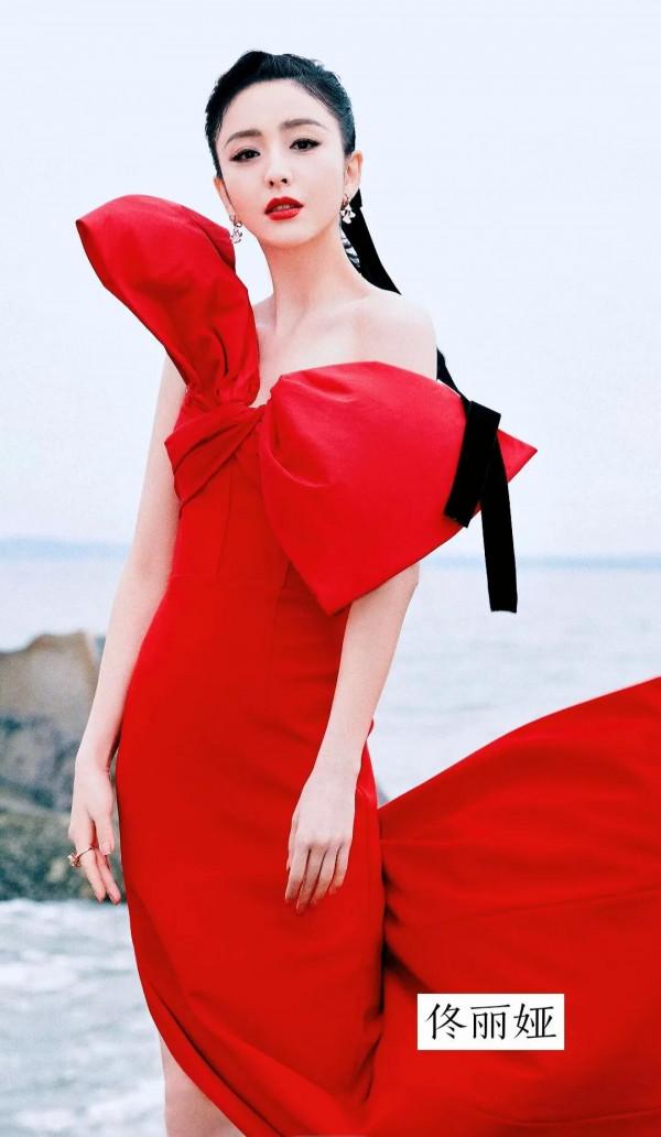 在中國有一種紅叫中國紅，女明星集體穿紅色衣服，你最看好誰？