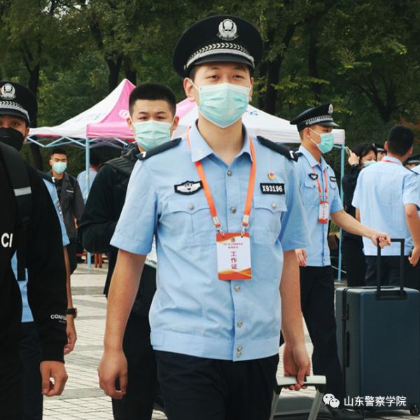 一拐擎盡四載志,藏藍榮沐少年時 一拐擎盡四載志,藏藍榮沐少年時