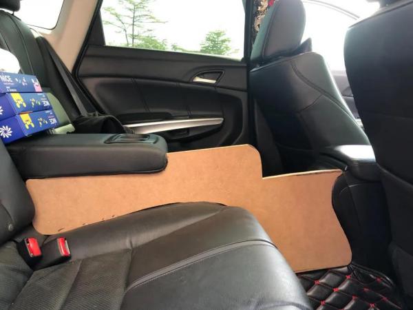 明明長著一張賓士C63的前臉,還說自己是一輛本田? 明明長著一張賓士C63的前臉,還說自己是一輛本田?