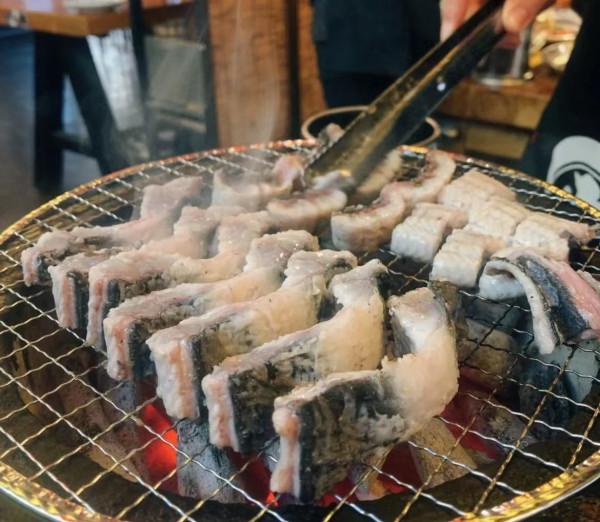 這些店隱藏得很深!但烤肉的味道在京城是一絕!評分不錯 這些店隱藏得很深!但烤肉的味道在京城是一絕!評分不錯