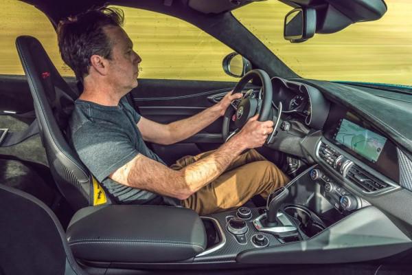 比四葉草更強，高唱懷舊之歌的阿爾法·羅密歐Giulia GTAm | CAR REVIEWS