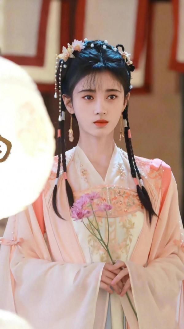 這兩年被誇的古裝造型都有一個共同特質“迴歸過去”