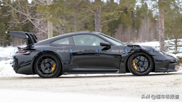 新車 | 公路賽車，極致效能機器！新款保時捷911 GT3 RS冬季測試諜照