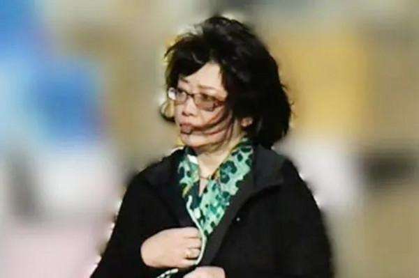 宇津井健的曠世戀：愛妻患病40年不離不棄，83歲去世當天娶了初戀