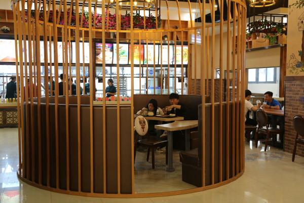 想早回家過年，桌上都是母親做的飯