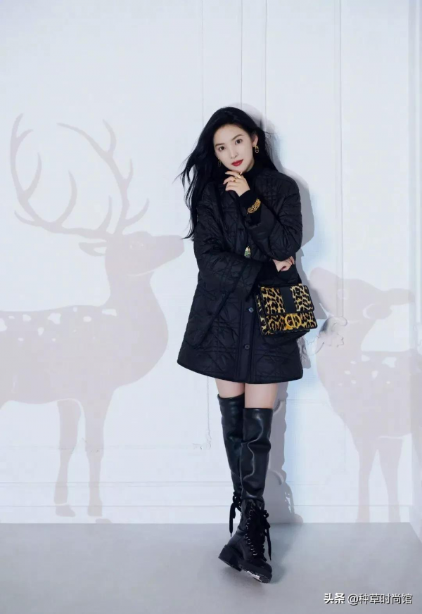 今年流行的奶奶風“毛呢羽絨服”，越土越時髦