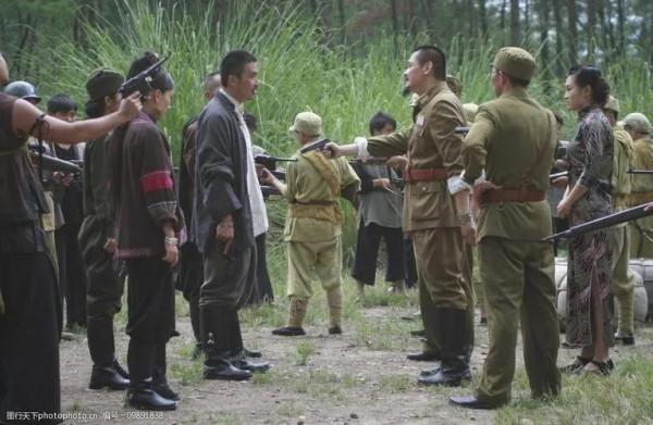 郭汝瑰率領72軍起義，特務發起叛亂殺死27名軍代表，最後全部被滅