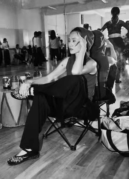 “孔雀公主”楊麗萍:63歲無兒無女,30年不吃米飯,指甲已留40年 “孔雀公主”楊麗萍:63歲無兒無女,30年不吃米飯,指甲已留40年