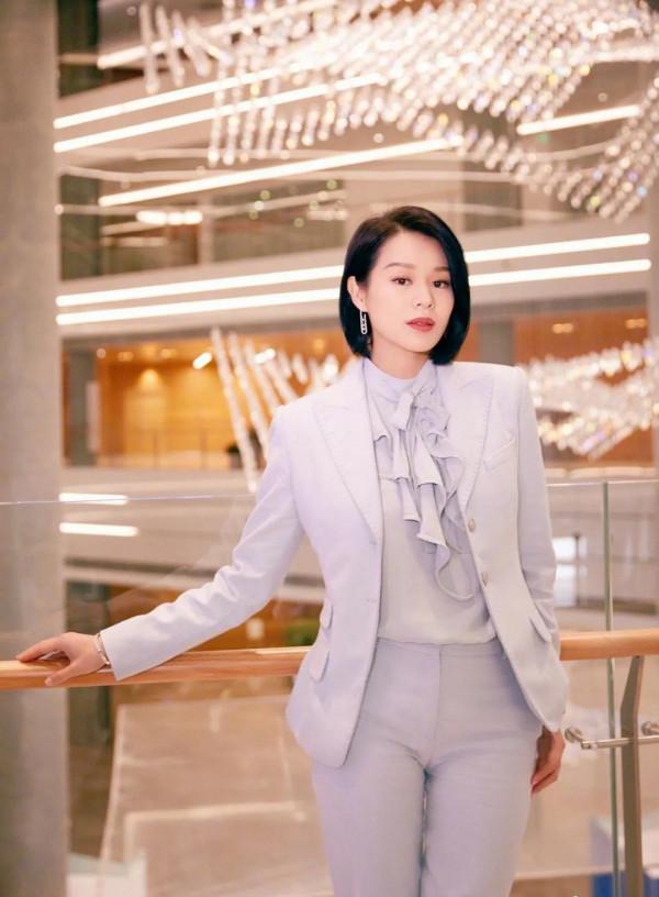 有喜歡胡杏兒的嗎？妥妥的女王範