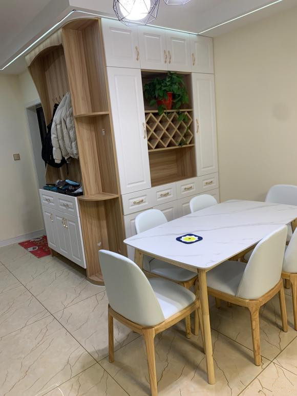 有人說我家是土豪裝修的，帶傢俱家電總花10萬，不知道啥風格