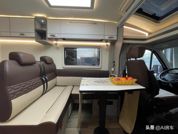 實拍羅曼特斯高配版智慧房車,高顏值+全鋁車身,動力強帶1千鋰電 實拍羅曼特斯高配版智慧房車,高顏值+全鋁車身,動力強帶1千鋰電