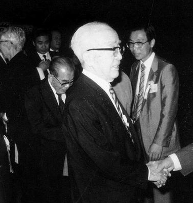 1976年,日本一老人來北京悼念總理,追悼會上直言:我是總理的弟弟 1976年,日本一老人來北京悼念總理,追悼會上直言:我是總理的弟弟