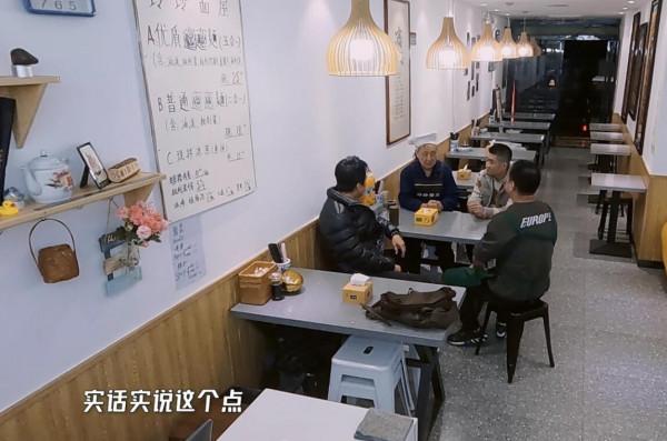 老百姓陪著鄧超錄製到半夜兩點半,《五哈》強凹的正能量令人尷尬 老百姓陪著鄧超錄製到半夜兩點半,《五哈》強凹的正能量令人尷尬