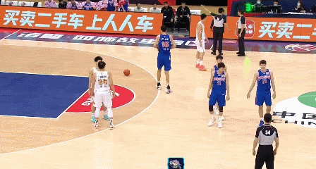 阿的江遭驅逐胡金秋獨攬36分 廣廈力擒新疆奪取5連勝