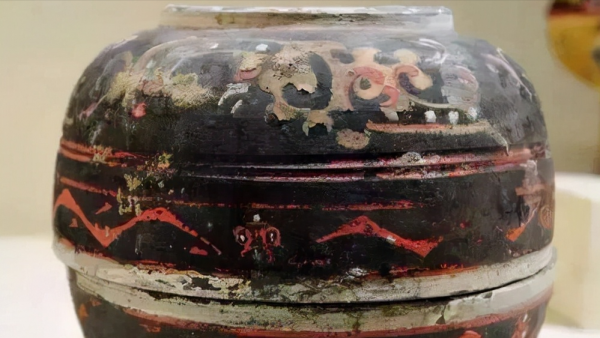 洛陽發現西漢時期的墓葬群，墓內出土文物很多，墓主身份至今成謎