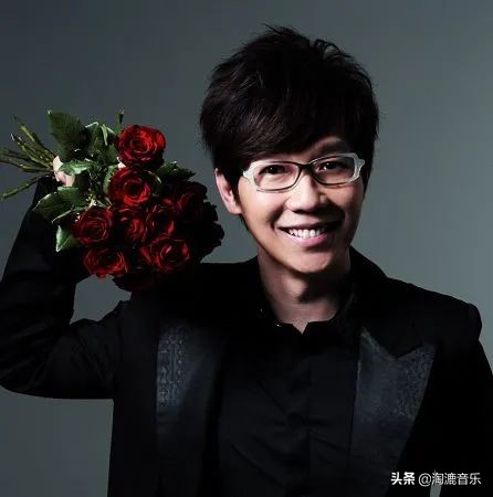 靠兒子“翻紅”的他是多少人的青春