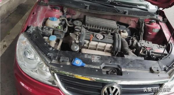 報價2萬塊的大眾朗逸，掀開地膠竟發黴長毛，車主讓價一千成交