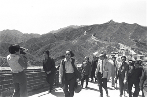 從同學到夫妻,他們偷偷結婚相伴63年,葬禮上李光耀兩次吻別愛妻 從同學到夫妻,他們偷偷結婚相伴63年,葬禮上李光耀兩次吻別愛妻