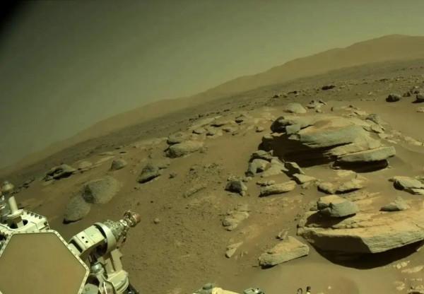 美NASA釋出火星圖片，毅力號火星探測器傳回的照片