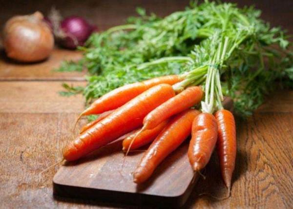 冬季寒冷女人手腳冰涼,這6種紅色食物經常吃,驅除寒氣溫暖身體 冬季寒冷女人手腳冰涼,這6種紅色食物經常吃,驅除寒氣溫暖身體