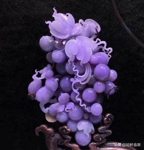 價值1800萬的一串天價葡萄,不能吃,只能用來當擺設 價值1800萬的一串天價葡萄,不能吃,只能用來當擺設