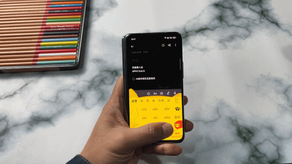 文字輸入新體驗，OPPO Find N：將螢幕彎折進行打字你見過嗎？