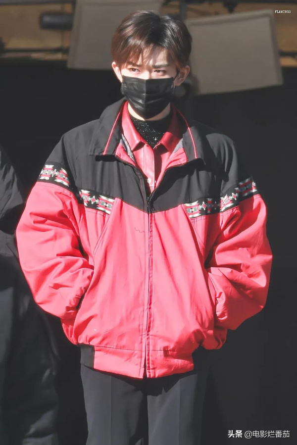 春晚第三次聯排：趙麗穎美目顧盼，毛曉彤虎紋吸睛，宋茜皮衣颯氣