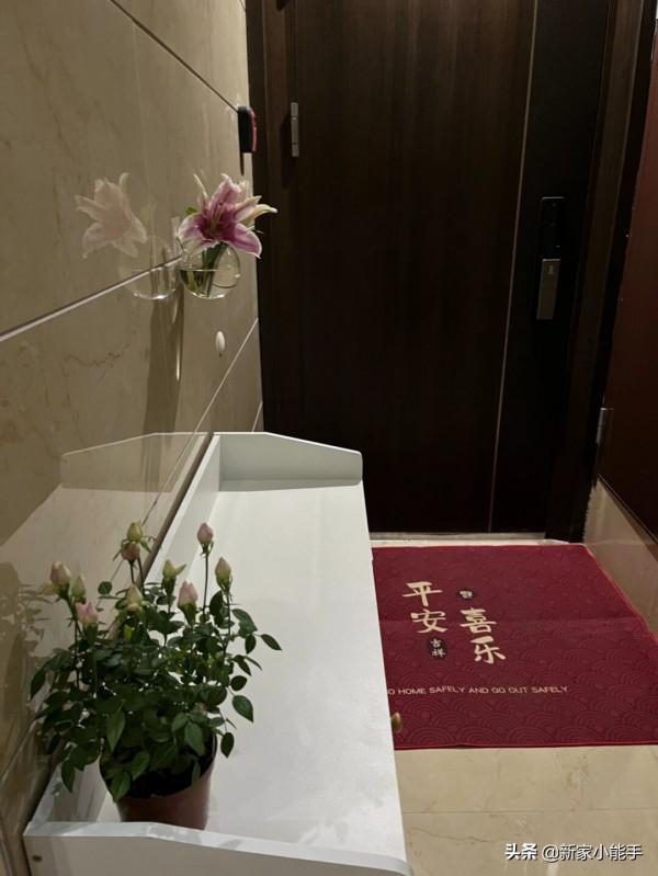 一家四口喬遷新居，全屋裝修漂亮上檔次，生活幸福又令人羨慕